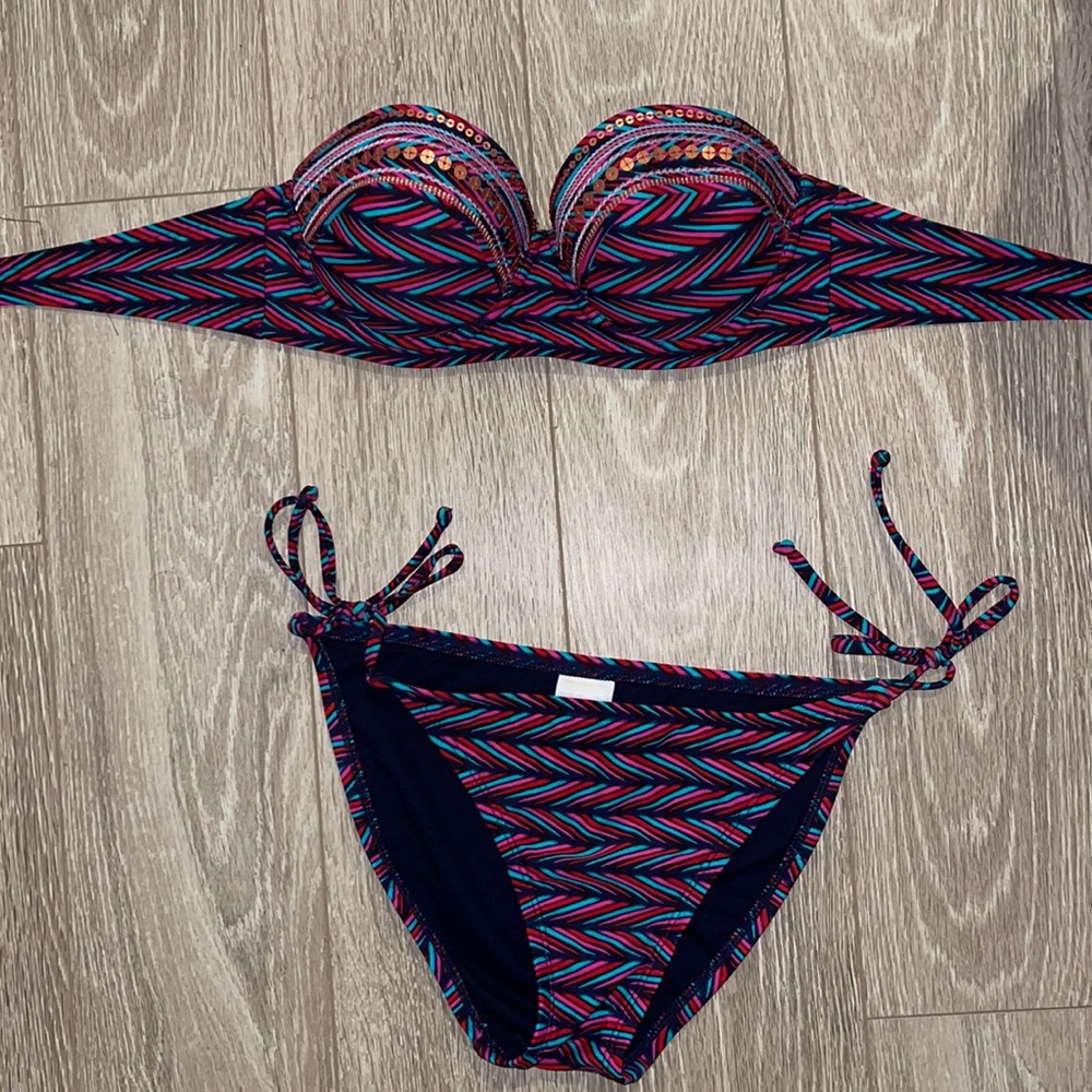 NEVER WORN! XHILARATION MULTICOLOR BIKINI, SIZE M